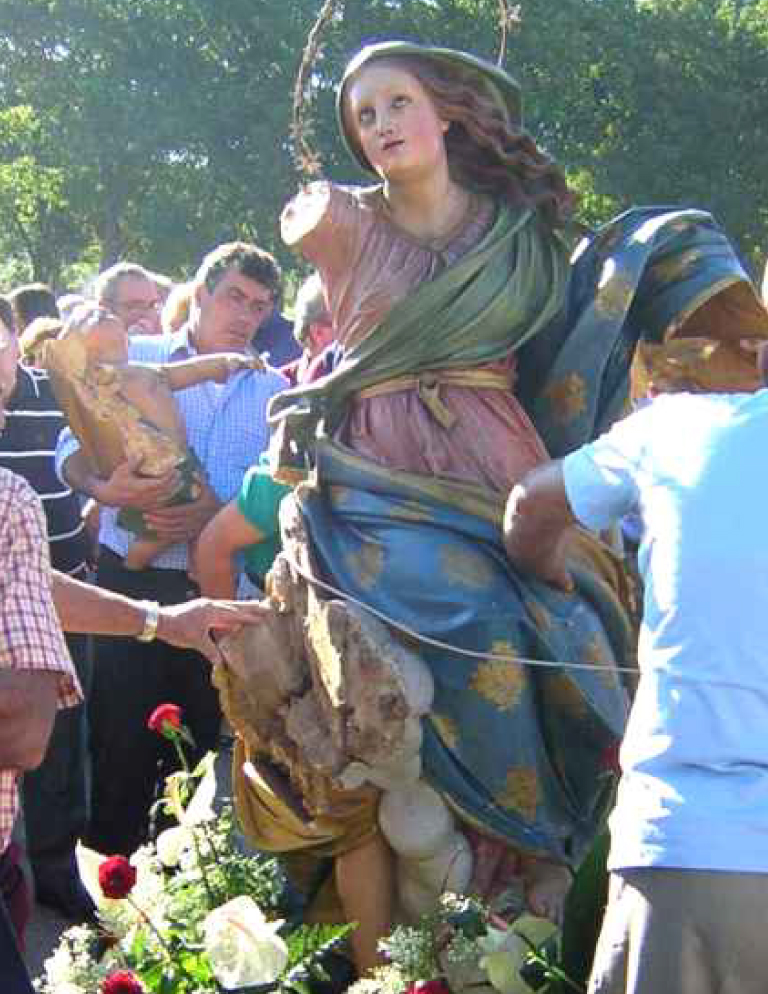La statua lignea della Madonna Assunta di Corneliano d'Alba nel 2005
