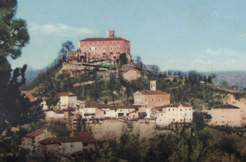 La Chiesa di San Bernardino in una cartolina d’epoca di Monteu Roero