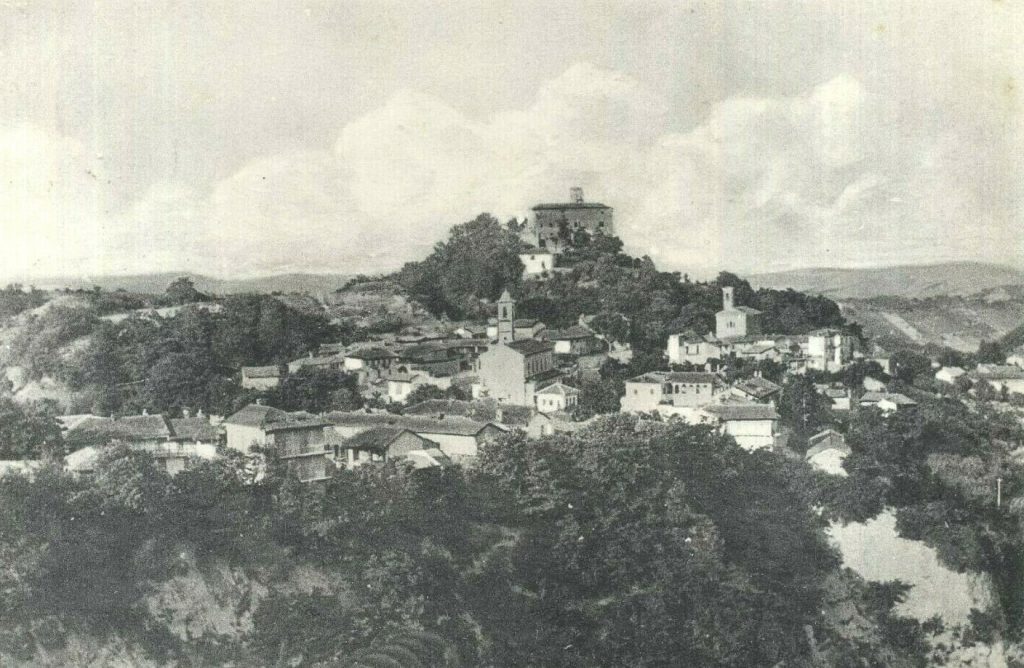 vista panoramica su Monteu Roero da Roreto, nel 1956